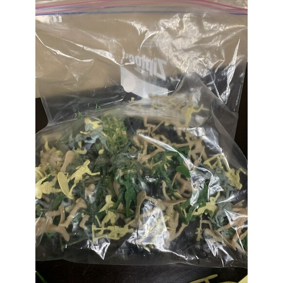 Lot 0f 112 Vintage Army Men Toy Soldiers Figures a few, warriors 2 Helicopters - Picture 4 of 6